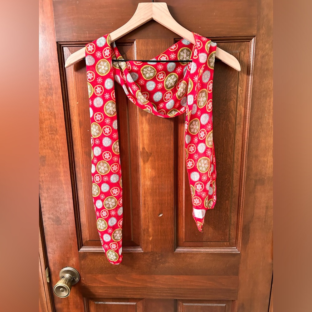CLEARANCE 2/5 💜 Mix and Match Cute Snowflake print scarf. Unbranded.